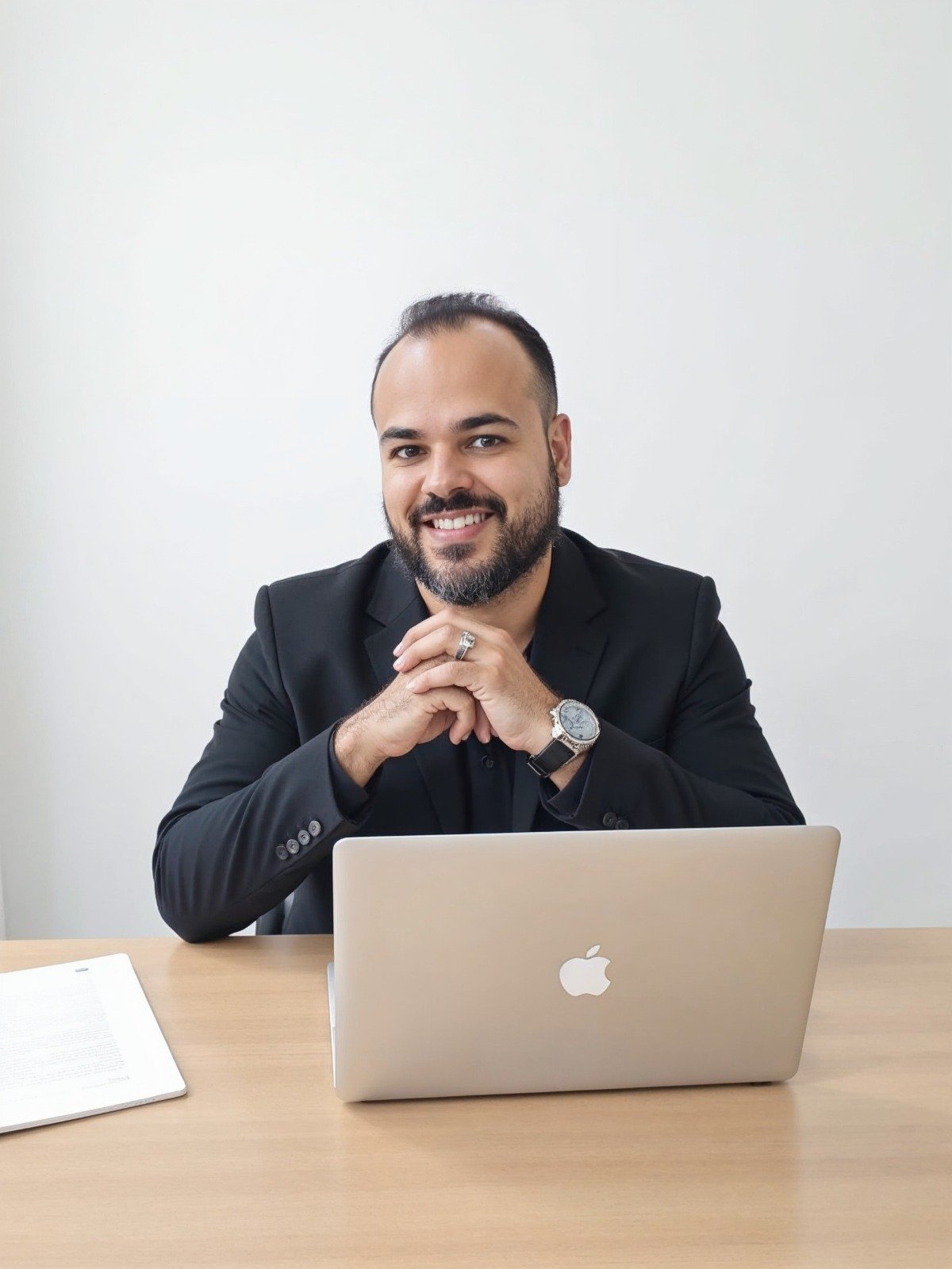 Marcelo Lima em seu consultório